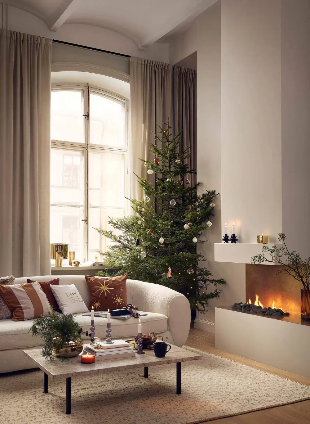 Christmas At H&M Home In Two Different Styles 11 christmas-hm-home-nordroom