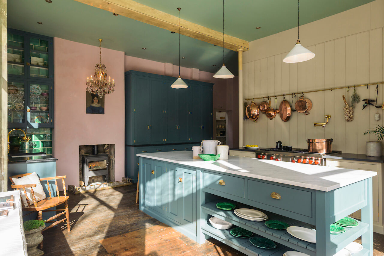 57 Stylish Two-Tone Kitchen Cabinet Ideas 24 two-tone-kitchen-cabinets-contrasting-colors-devol-kitchens