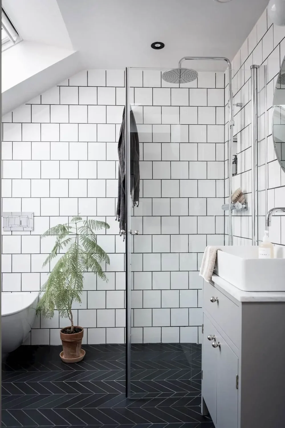 A Light-Filled Scandinavian Attic Studio Apartment 11 light-filled-scandinavian-attic-studio-apartment-nordroom