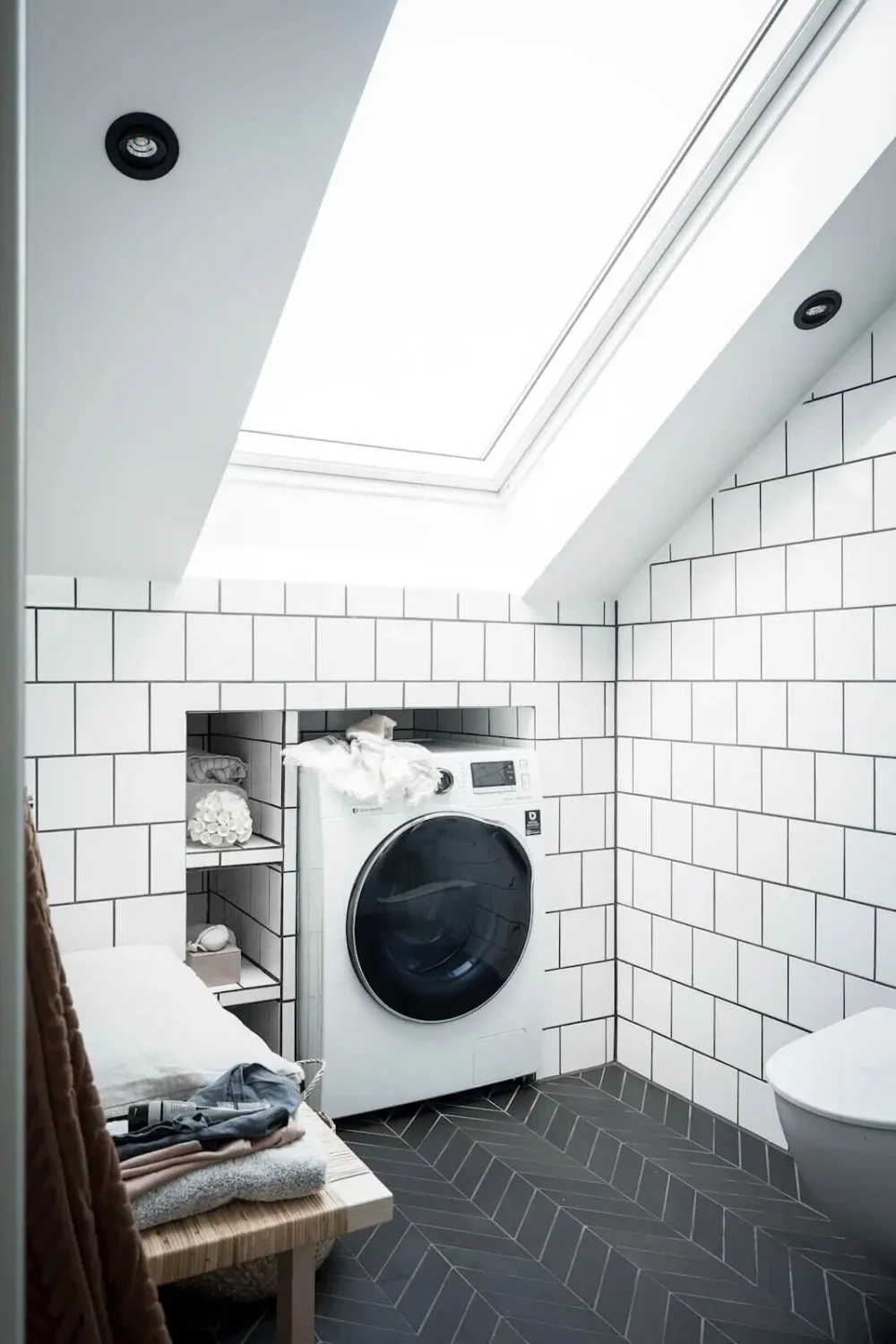 A Light-Filled Scandinavian Attic Studio Apartment 12 light-filled-scandinavian-attic-studio-apartment-nordroom