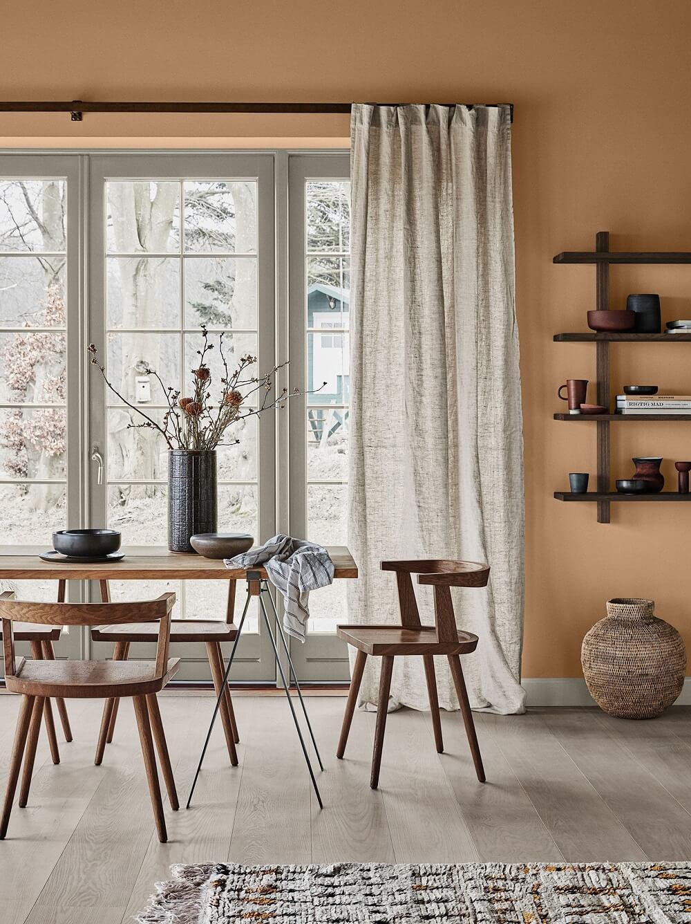 Pantone Color of the Year 2024 Home Decor Inspiration 41 dining room with peach walls