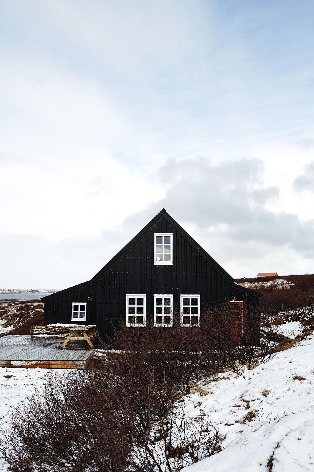 A Black Cottage in Iceland Decorated in Dark Grey Tones 14 black cottage iceland dark grey interior nordroom13 A Black Cottage in Iceland Decorated in Dark Grey Tones