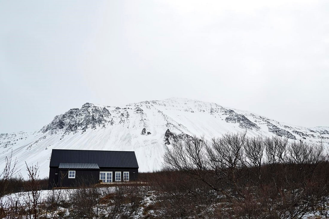 A Black Cottage in Iceland Decorated in Dark Grey Tones 15 black cottage iceland dark grey interior nordroom14 A Black Cottage in Iceland Decorated in Dark Grey Tones
