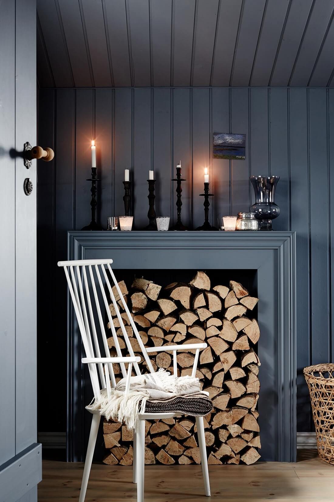 A Black Cottage in Iceland Decorated in Dark Grey Tones 4 black cottage iceland dark grey interior nordroom3 A Black Cottage in Iceland Decorated in Dark Grey Tones