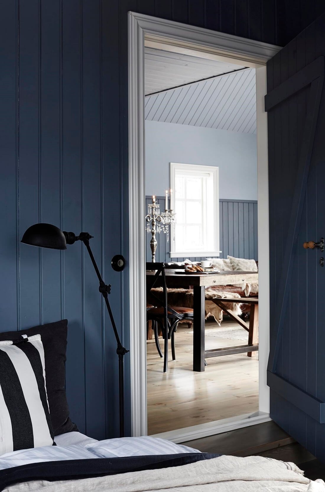 A Black Cottage in Iceland Decorated in Dark Grey Tones 8 black cottage iceland dark grey interior nordroom7 A Black Cottage in Iceland Decorated in Dark Grey Tones