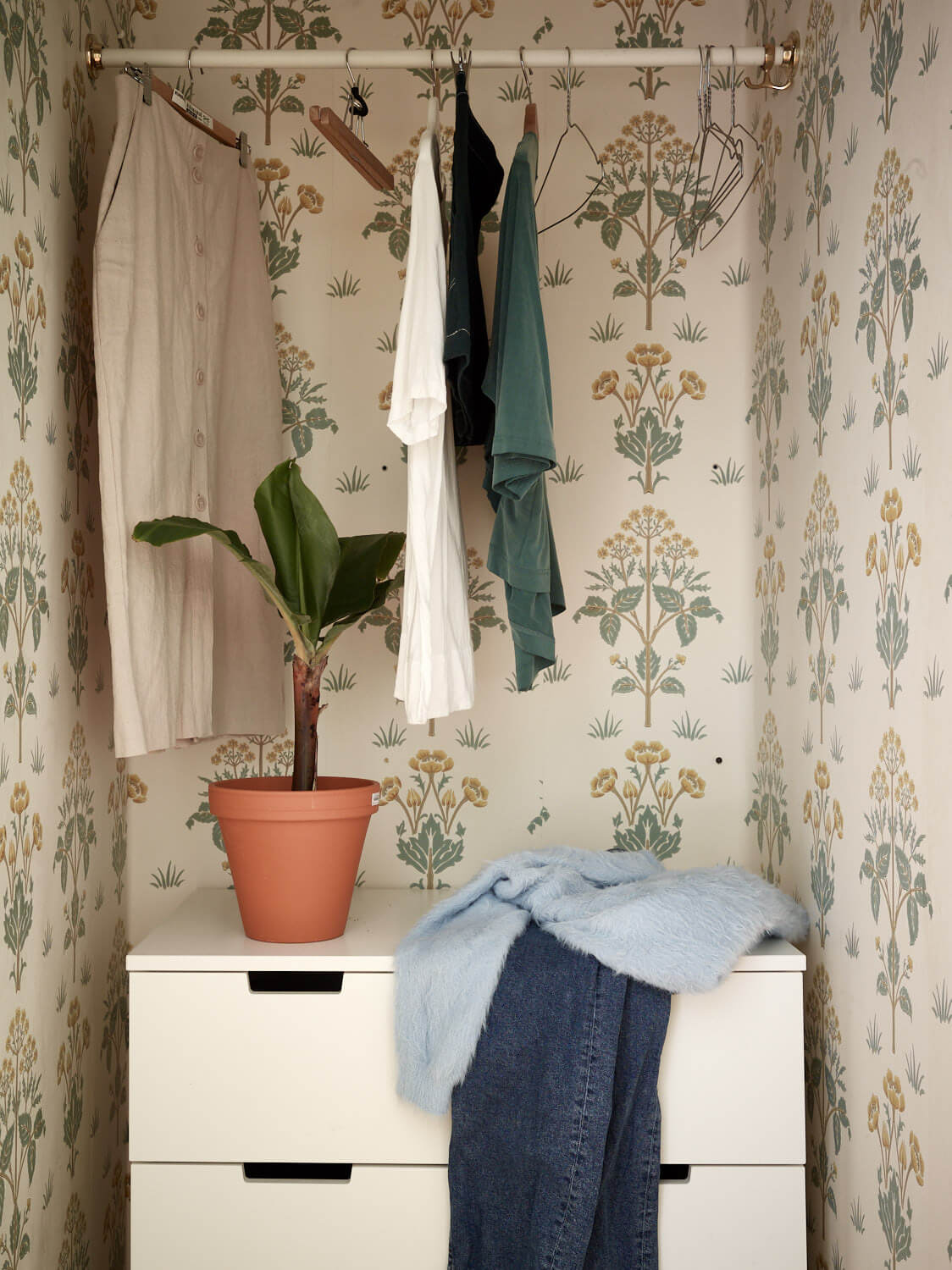 A Charming Scandinavian Apartment with Original Details and Muted Colors 11 charming scandinavian apartment muted color tones nordroom10 A Charming Scandinavian Apartment with Original Details and Muted Colors
