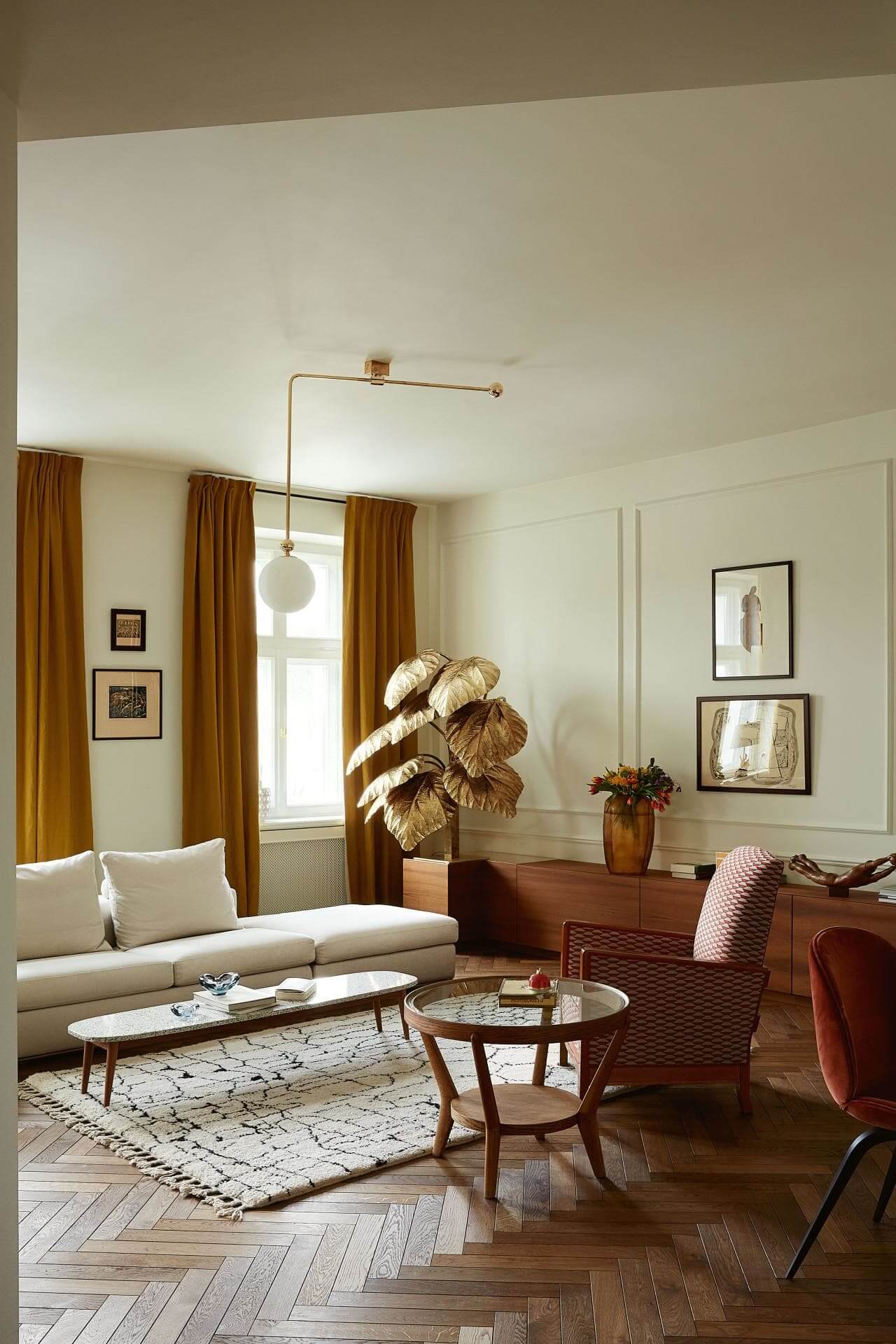 An Elegant Pre-War Apartment in Warsaw