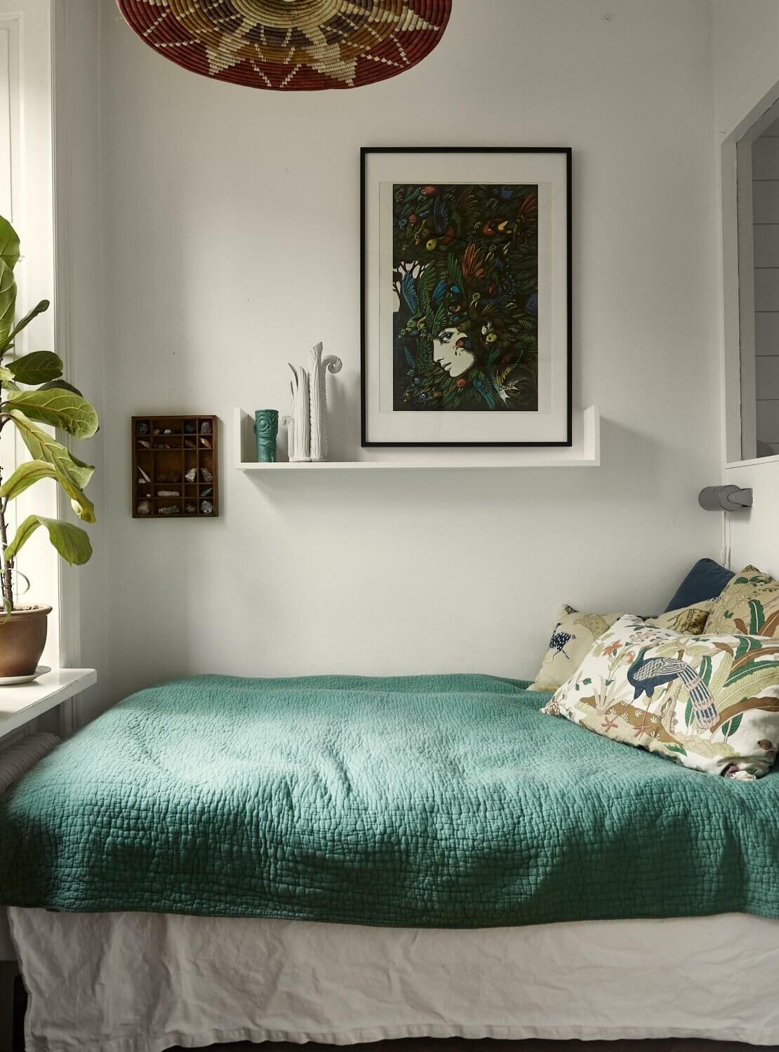 A Small Vintage Bohemian Apartment in Stockholm 12 small vintage bohemian apartment stockholm nordroom11 A Small Vintage Bohemian Apartment in Stockholm