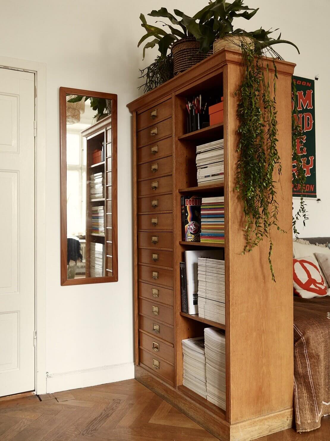 A Small Vintage Bohemian Apartment in Stockholm 5 small vintage bohemian apartment stockholm nordroom4 A Small Vintage Bohemian Apartment in Stockholm