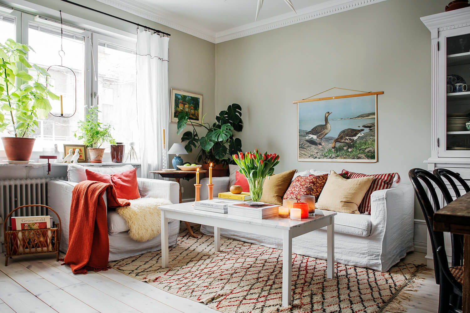 A Colorful Tiny Home Filled With Plants and Art 4 tiny home colorful plants art nordroom3 A Colorful Tiny Home Filled With Plants and Art