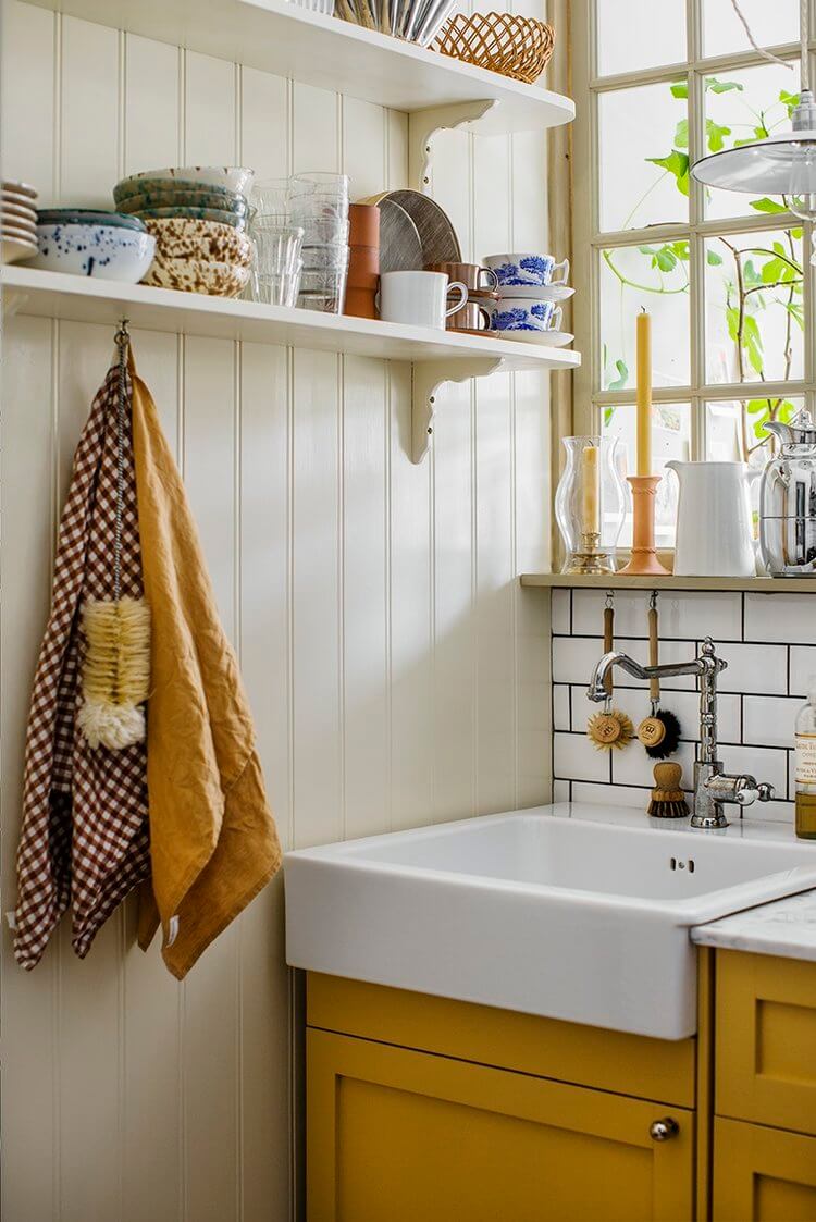 A Colorful Tiny Home Filled With Plants and Art 6 tiny home colorful plants art nordroom5 A Colorful Tiny Home Filled With Plants and Art