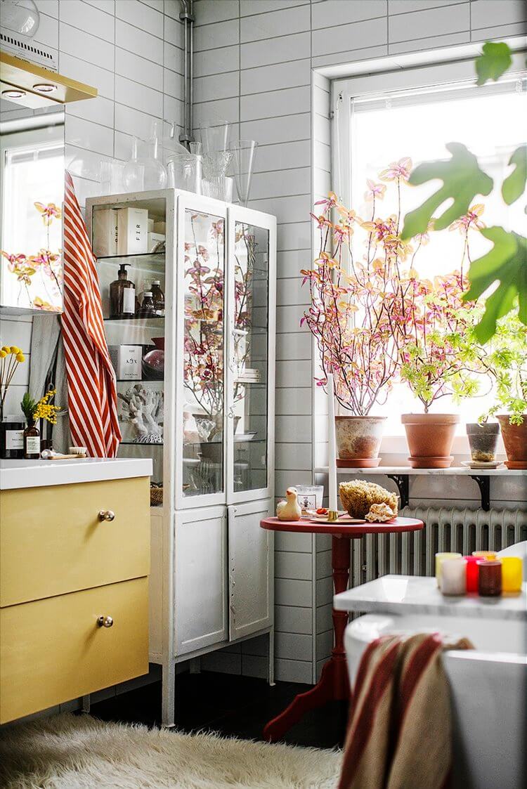 A Colorful Tiny Home Filled With Plants and Art 8 tiny home colorful plants art nordroom7 A Colorful Tiny Home Filled With Plants and Art