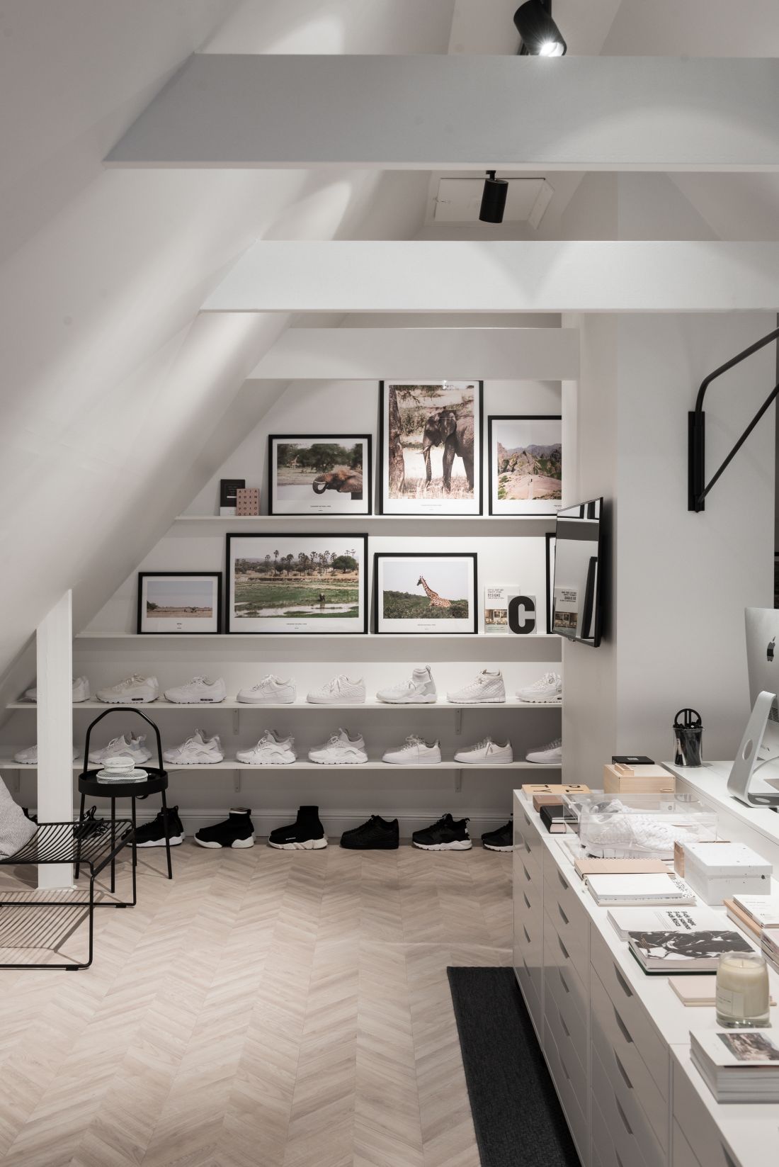 A Monochrome Scandinavian Attic Apartment 12 monochrome attic apartment nordroom11 A Monochrome Scandinavian Attic Apartment