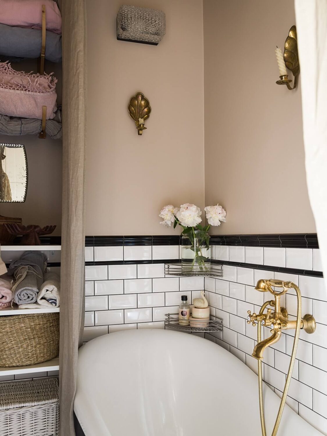 89 Pink Bathroom Ideas: From Hot Pink Walls to Blush Tiles 17 romantic vintage bathroom pink walls bath