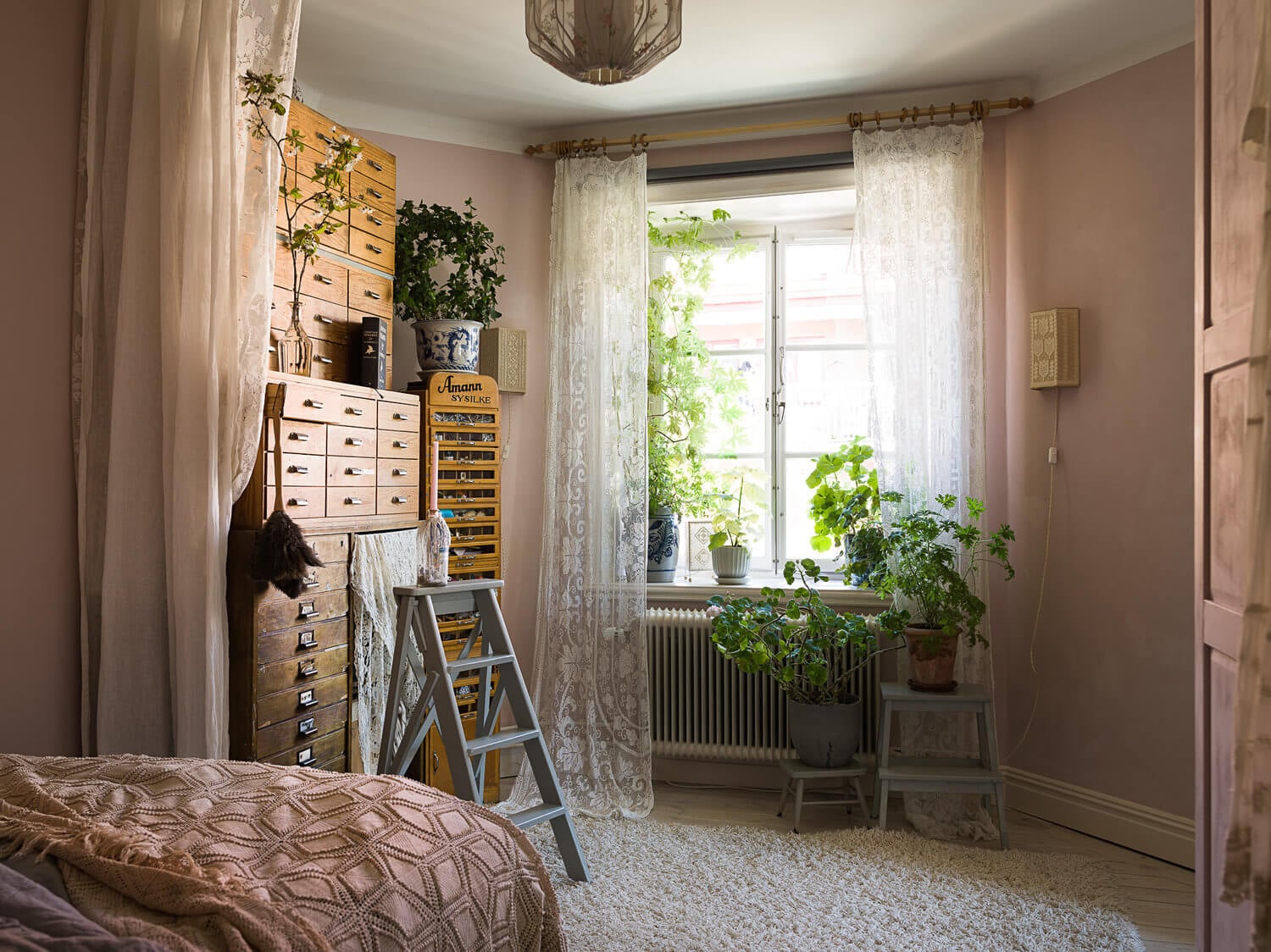 A Romantic Vintage Apartment in Stockholm 13 romantic vintage apartment stockholm nordroom7 A Romantic Vintage Apartment in Stockholm
