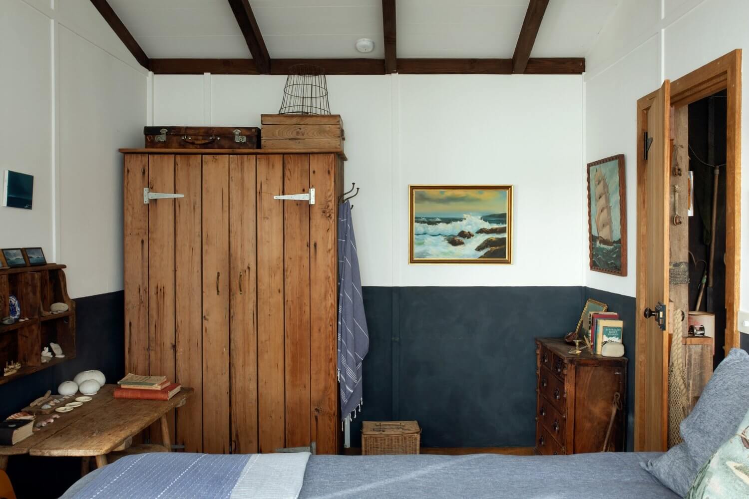The Little Black Shack | A Cozy Eco Beachfront Cottage in Australia 12 the little black shack eco cottage australia nordroom12 The Little Black Shack | A Cozy Eco Beachfront Cottage in Australia