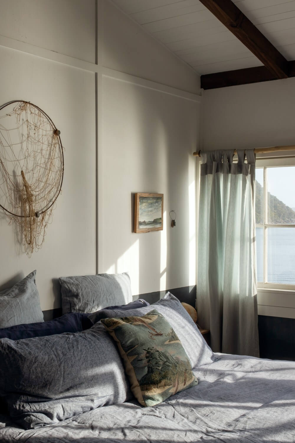 The Little Black Shack | A Cozy Eco Beachfront Cottage in Australia 14 the little black shack eco cottage australia nordroom14 The Little Black Shack | A Cozy Eco Beachfront Cottage in Australia