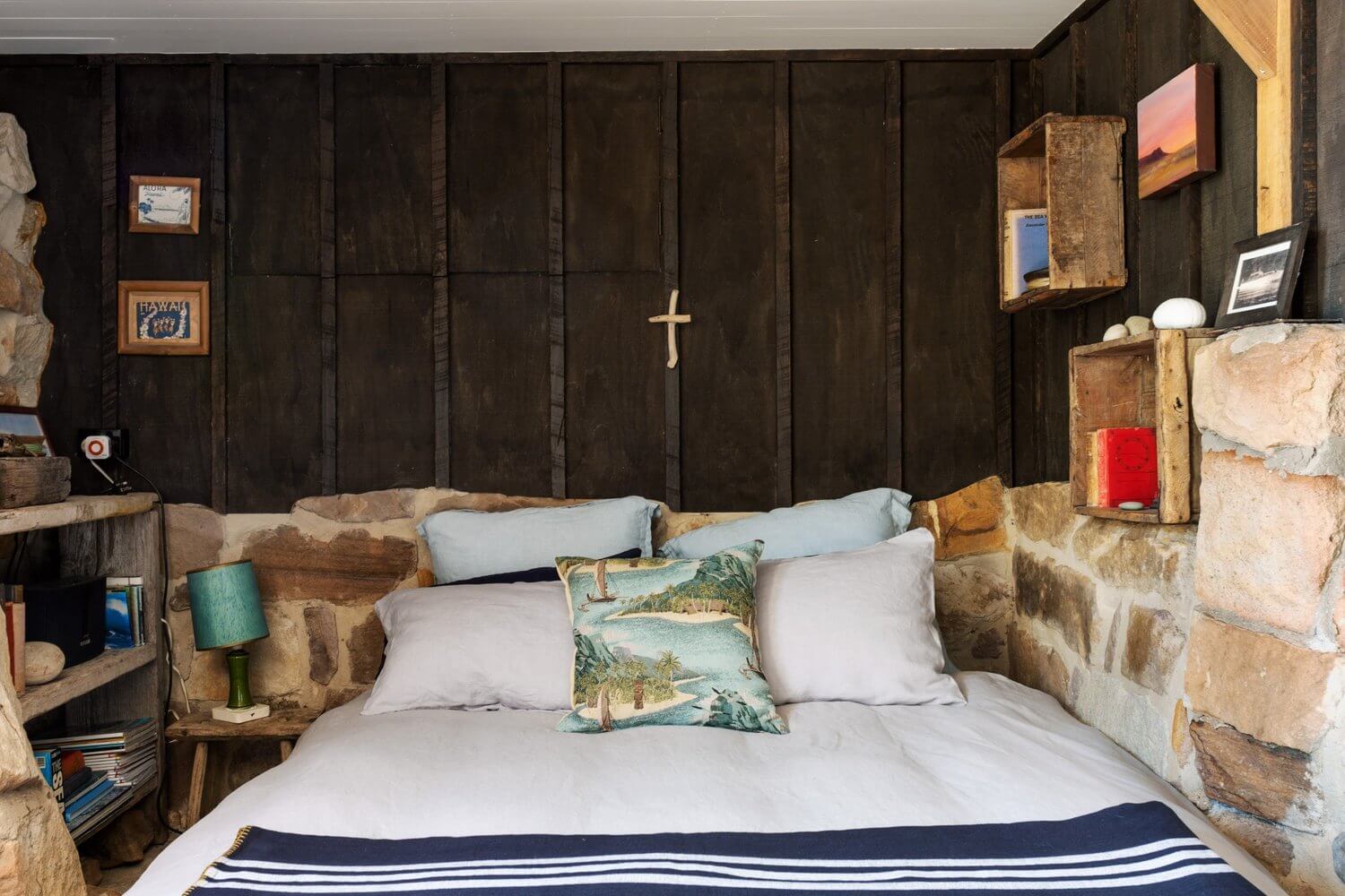 The Little Black Shack | A Cozy Eco Beachfront Cottage in Australia 16 the little black shack eco cottage australia nordroom16 The Little Black Shack | A Cozy Eco Beachfront Cottage in Australia
