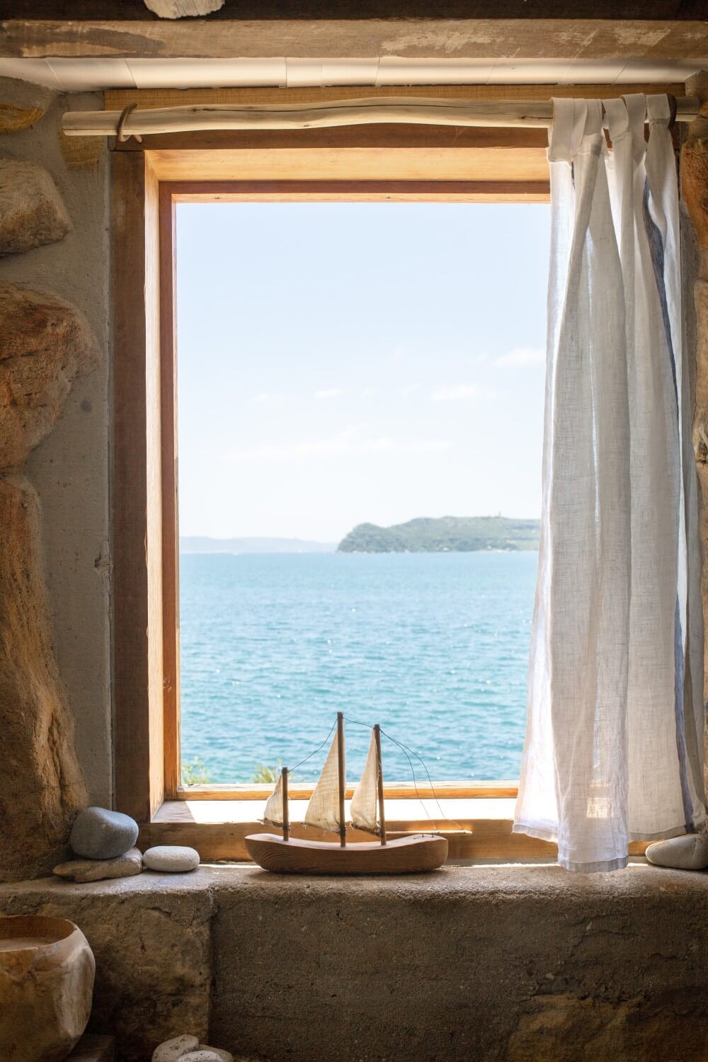The Little Black Shack | A Cozy Eco Beachfront Cottage in Australia 18 the little black shack eco cottage australia nordroom18 The Little Black Shack | A Cozy Eco Beachfront Cottage in Australia