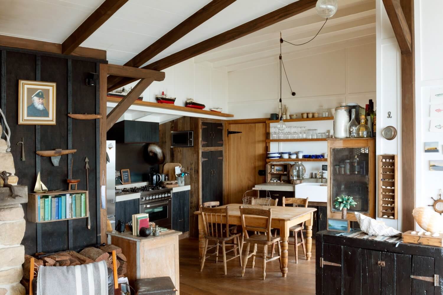 The Little Black Shack | A Cozy Eco Beachfront Cottage in Australia 8 the little black shack eco cottage australia nordroom8 The Little Black Shack | A Cozy Eco Beachfront Cottage in Australia