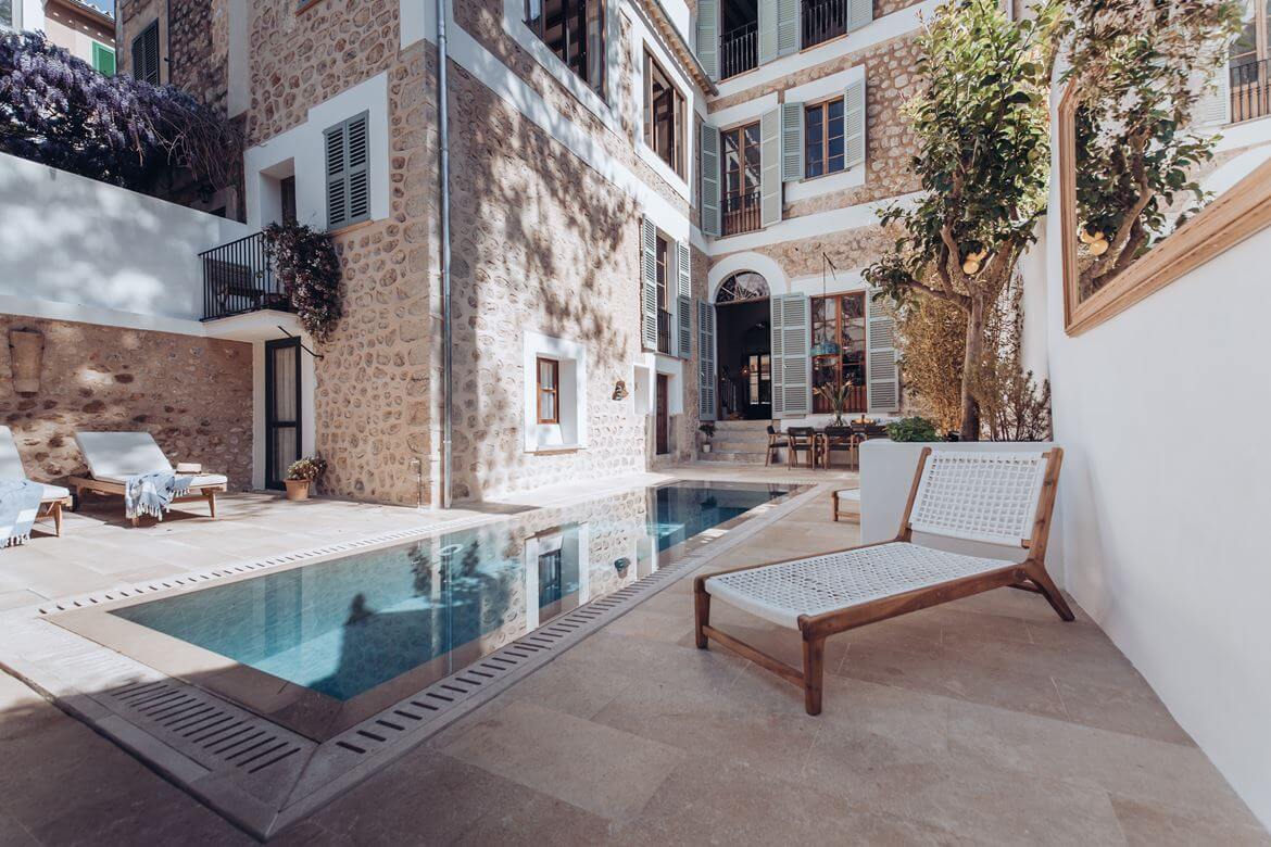 A Beautiful Townhouse on Mallorca With Orginal Details and High Ceilings 1 townhouse mallorca original details high ceilings nordroom A Beautiful Townhouse on Mallorca With Orginal Details and High Ceilings
