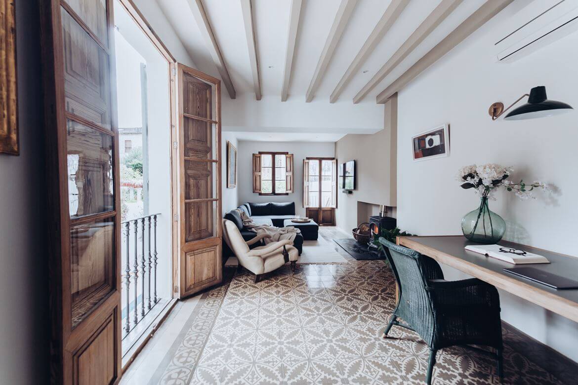 A Beautiful Townhouse on Mallorca With Orginal Details and High Ceilings 11 townhouse mallorca original details high ceilings nordroom10 A Beautiful Townhouse on Mallorca With Orginal Details and High Ceilings