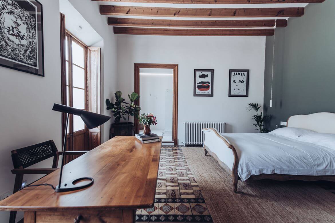 A Beautiful Townhouse on Mallorca With Orginal Details and High Ceilings 14 townhouse mallorca original details high ceilings nordroom13 A Beautiful Townhouse on Mallorca With Orginal Details and High Ceilings