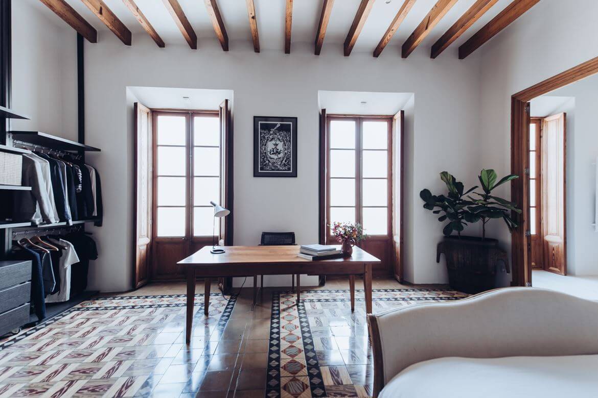 A Beautiful Townhouse on Mallorca With Orginal Details and High Ceilings 15 townhouse mallorca original details high ceilings nordroom14 A Beautiful Townhouse on Mallorca With Orginal Details and High Ceilings