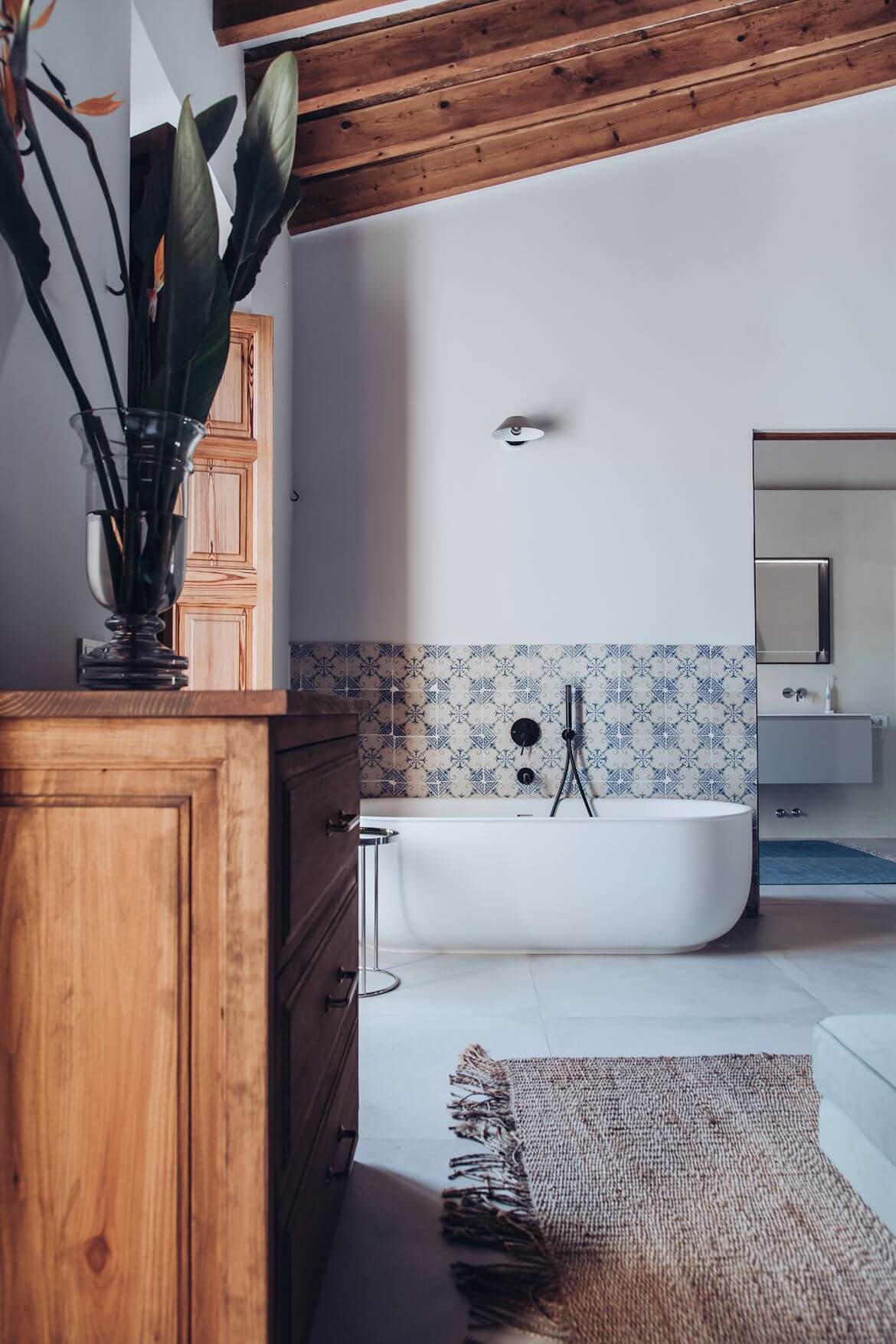 A Beautiful Townhouse on Mallorca With Orginal Details and High Ceilings 18 townhouse mallorca original details high ceilings nordroom17 A Beautiful Townhouse on Mallorca With Orginal Details and High Ceilings