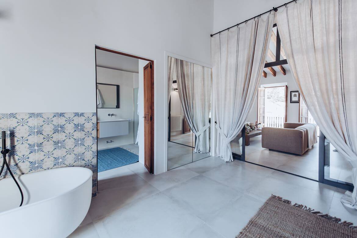 A Beautiful Townhouse on Mallorca With Orginal Details and High Ceilings 20 townhouse mallorca original details high ceilings nordroom19 A Beautiful Townhouse on Mallorca With Orginal Details and High Ceilings