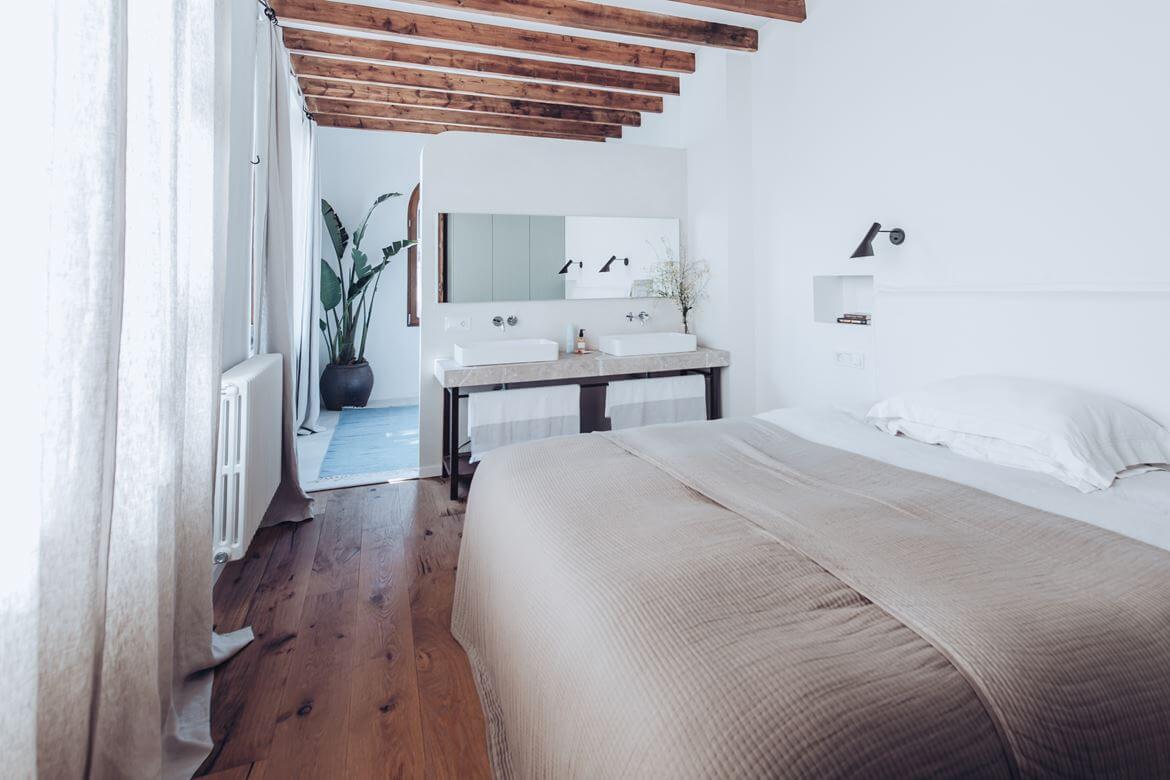 A Beautiful Townhouse on Mallorca With Orginal Details and High Ceilings 24 townhouse mallorca original details high ceilings nordroom23 A Beautiful Townhouse on Mallorca With Orginal Details and High Ceilings