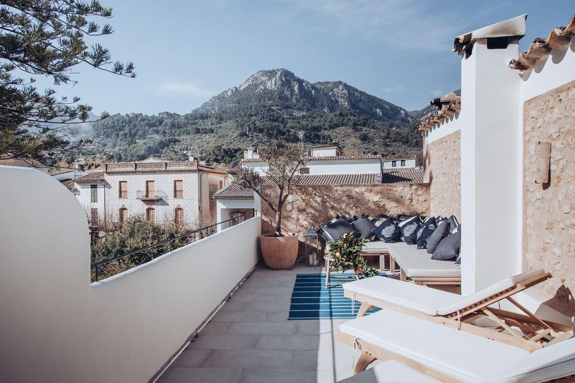 A Beautiful Townhouse on Mallorca With Orginal Details and High Ceilings 27 townhouse mallorca original details high ceilings nordroom26 A Beautiful Townhouse on Mallorca With Orginal Details and High Ceilings