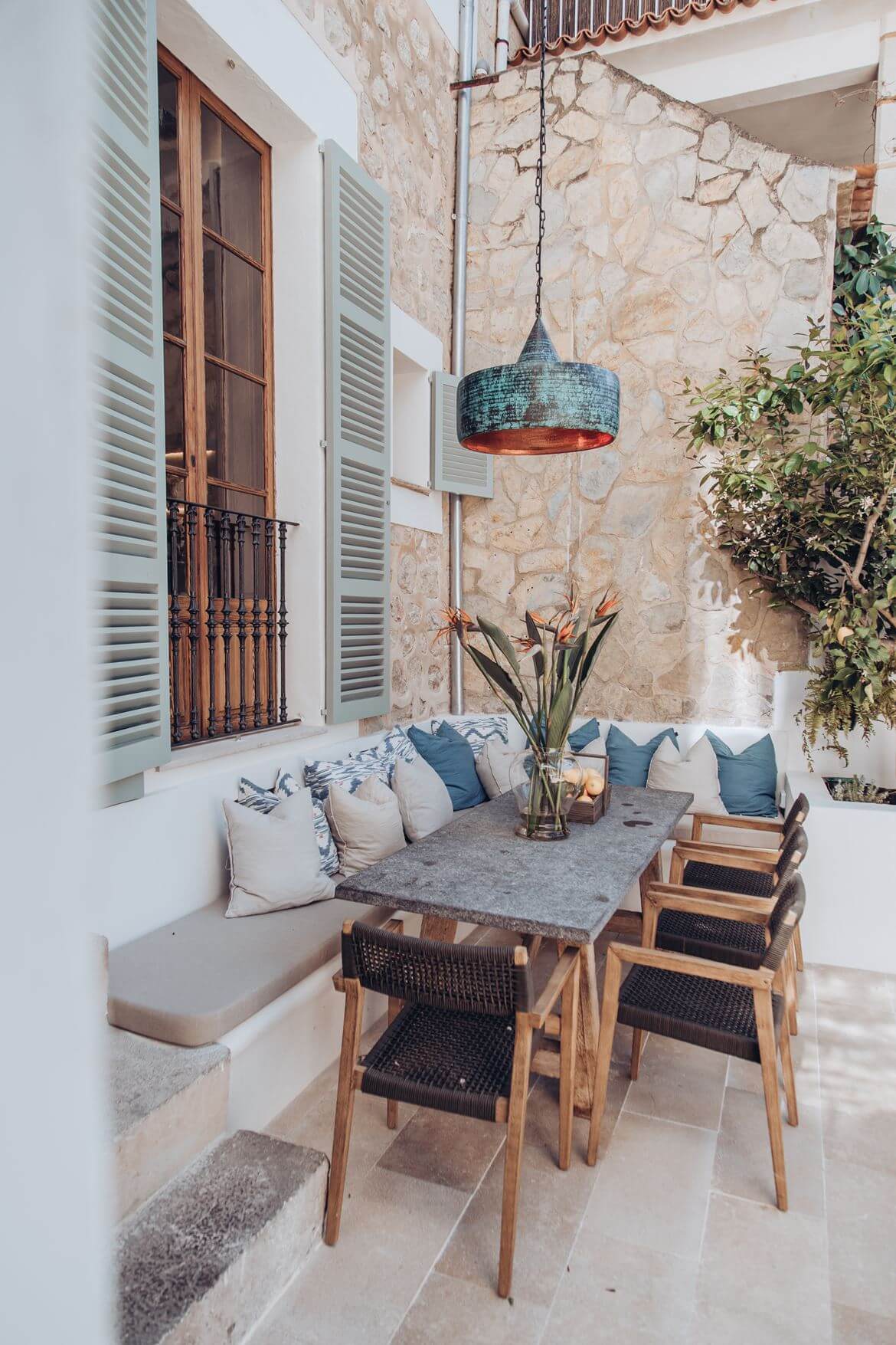 A Beautiful Townhouse on Mallorca With Orginal Details and High Ceilings 30 townhouse mallorca original details high ceilings nordroom29 A Beautiful Townhouse on Mallorca With Orginal Details and High Ceilings