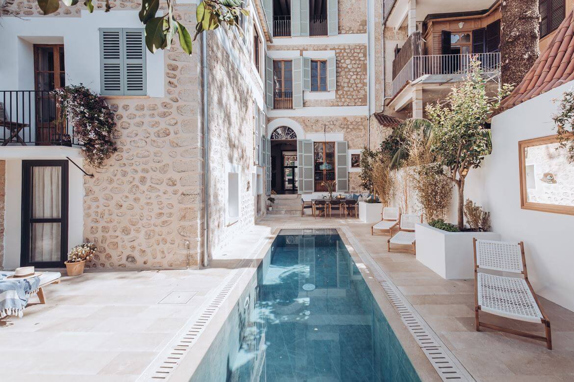 A Beautiful Townhouse on Mallorca With Orginal Details and High Ceilings 8 townhouse mallorca original details high ceilings nordroom7 A Beautiful Townhouse on Mallorca With Orginal Details and High Ceilings