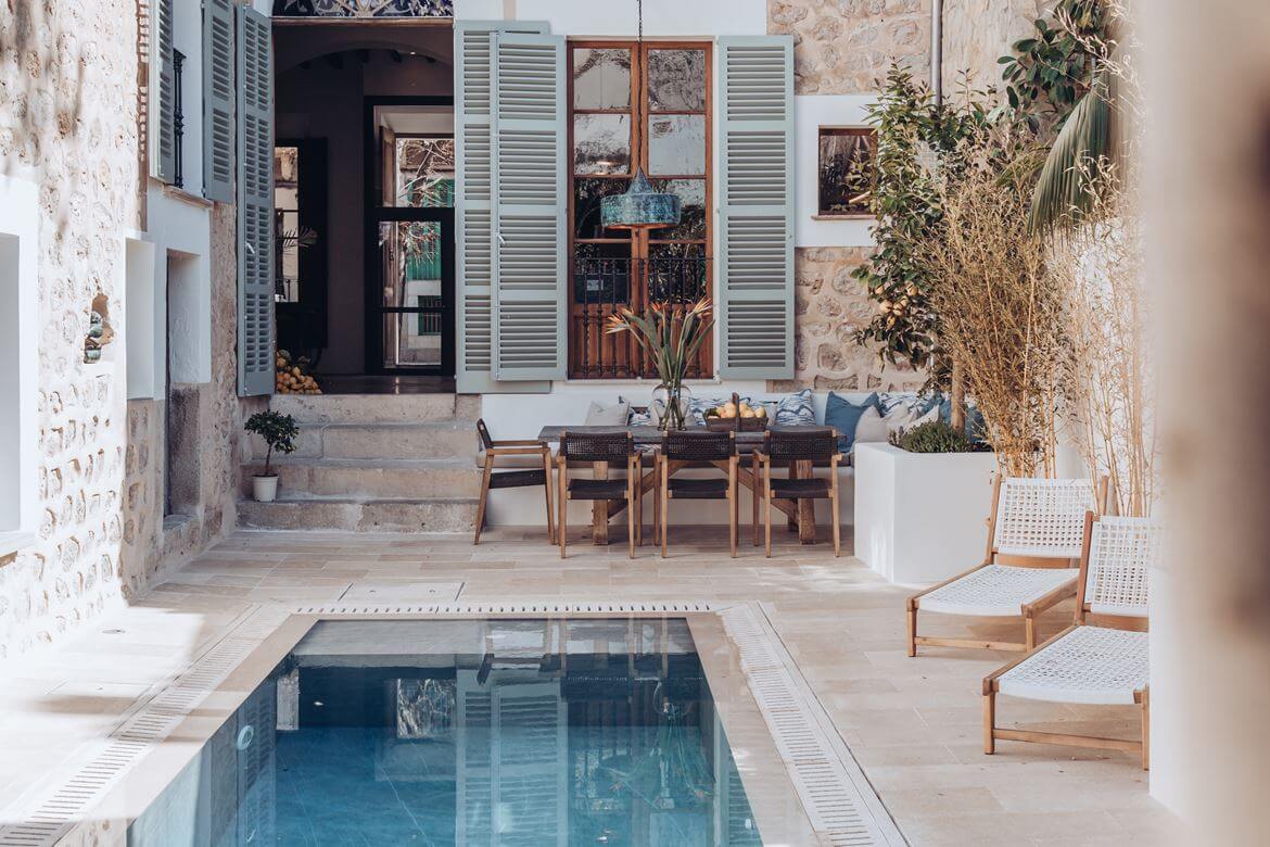 A Beautiful Townhouse on Mallorca With Orginal Details and High Ceilings 9 townhouse mallorca original details high ceilings nordroom8 A Beautiful Townhouse on Mallorca With Orginal Details and High Ceilings