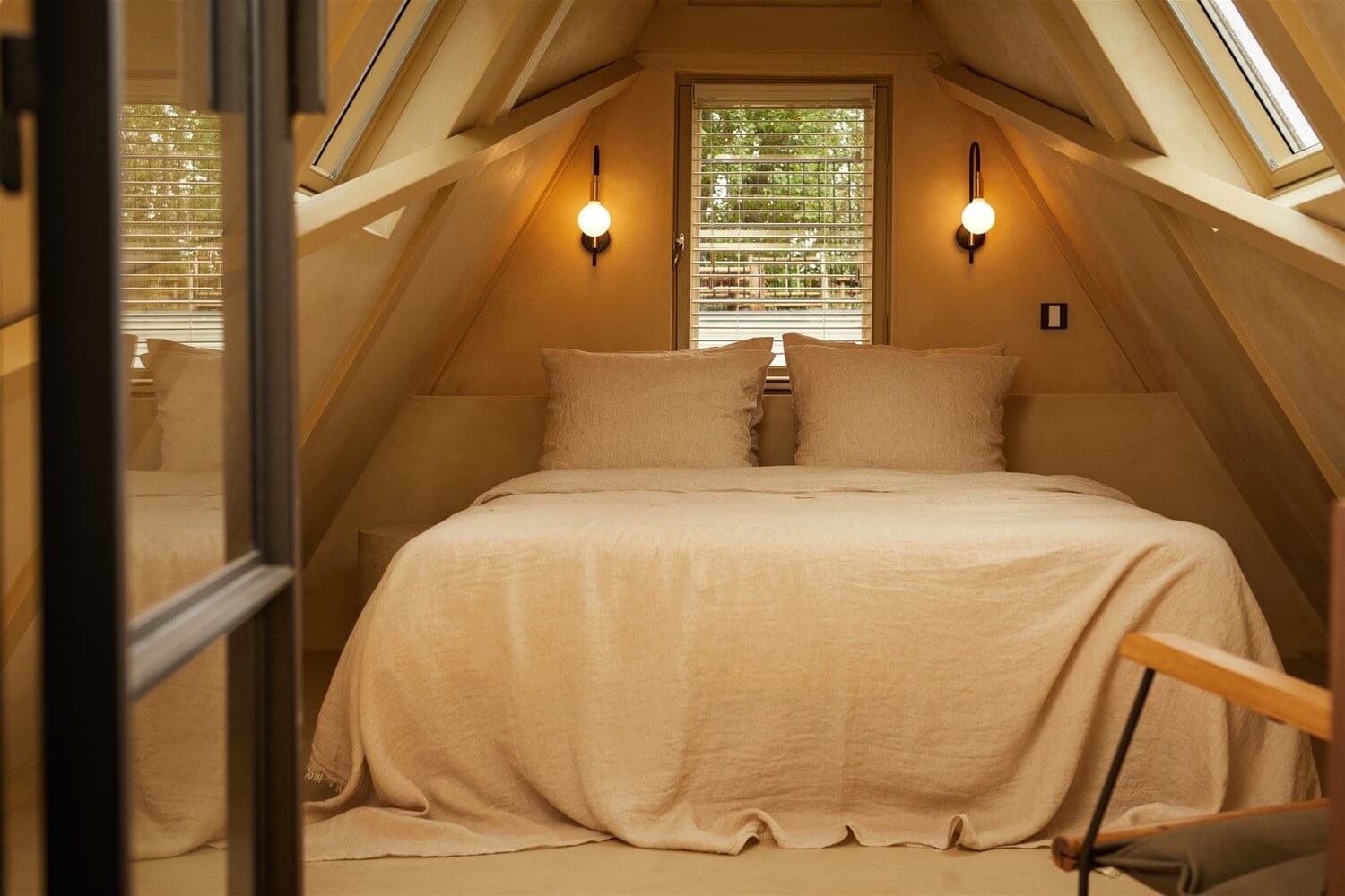 How To Decorate A Bedroom with A Slanted Ceiling 34 natural-attic-bedroom