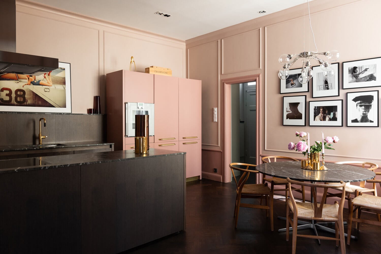 57 Stylish Two-Tone Kitchen Cabinet Ideas 4 black-pink-kitchen-cabinets-two-tones-cabinets-ideas