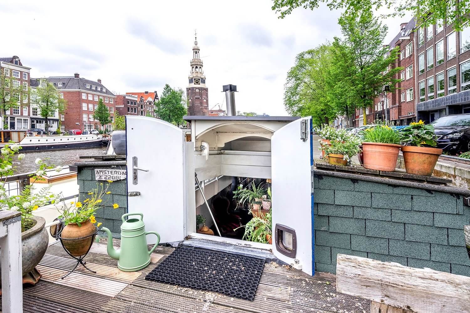 A Bohemian Houseboat On An Amsterdam Canal 17 bohemian houseboat amsterdam nordroom16 A Bohemian Houseboat On An Amsterdam Canal