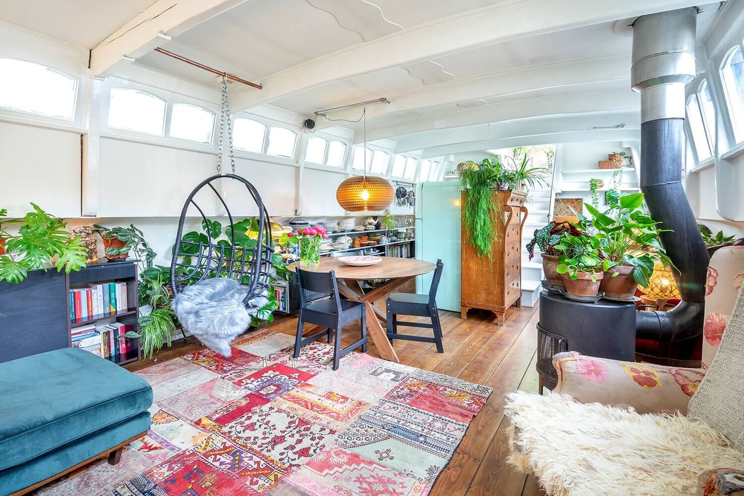 A Bohemian Houseboat On An Amsterdam Canal 4 bohemian houseboat amsterdam nordroom3 A Bohemian Houseboat On An Amsterdam Canal