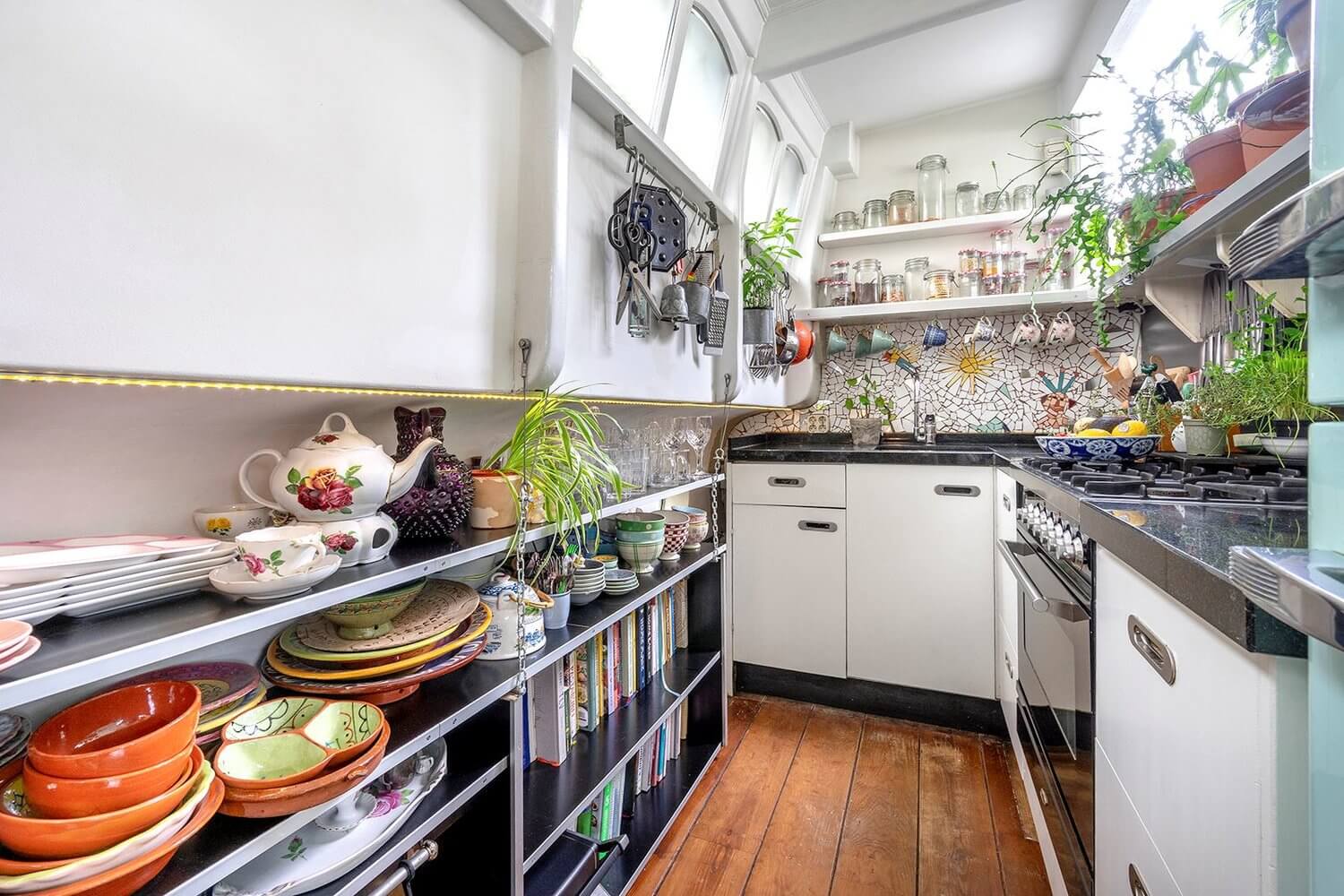 A Bohemian Houseboat On An Amsterdam Canal 6 bohemian houseboat amsterdam nordroom5 A Bohemian Houseboat On An Amsterdam Canal