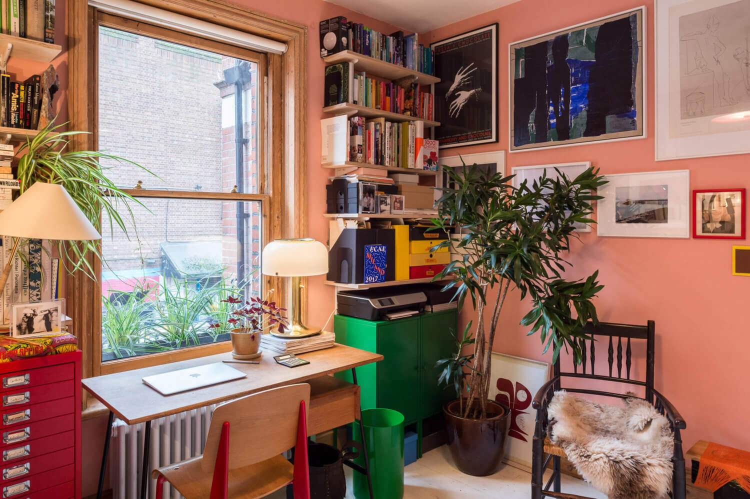 The Color-Blocked London Home of Interior Stylist Laura Fulmine 5 color blocked london home laura fulmine nordroom10 The Color-Blocked London Home of Interior Stylist Laura Fulmine