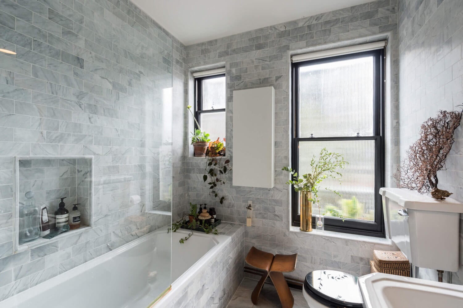 The Color-Blocked London Home of Interior Stylist Laura Fulmine 8 color blocked london home laura fulmine nordroom15 The Color-Blocked London Home of Interior Stylist Laura Fulmine