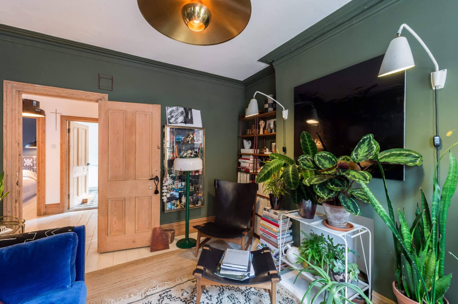 The Color-Blocked London Home of Interior Stylist Laura Fulmine 3 color blocked london home laura fulmine nordroom6 The Color-Blocked London Home of Interior Stylist Laura Fulmine