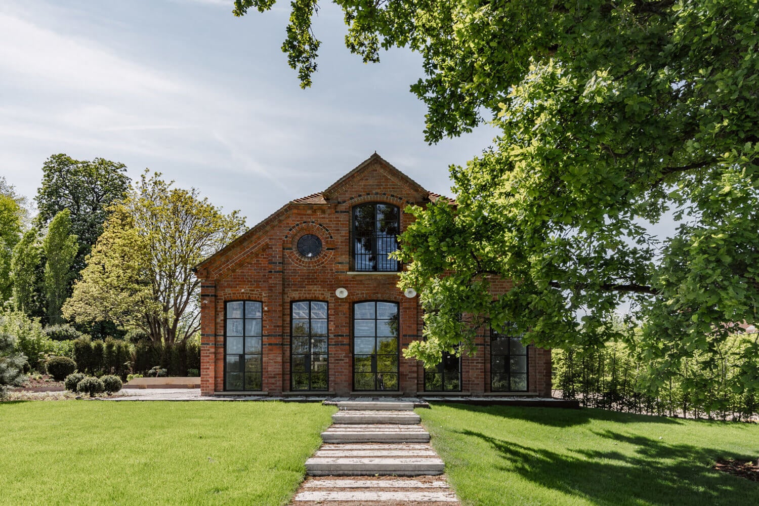 An Industrial Barn Conversion In The English Countryside 1 industrial barn conversion england nordroom An Industrial Barn Conversion In The English Countryside