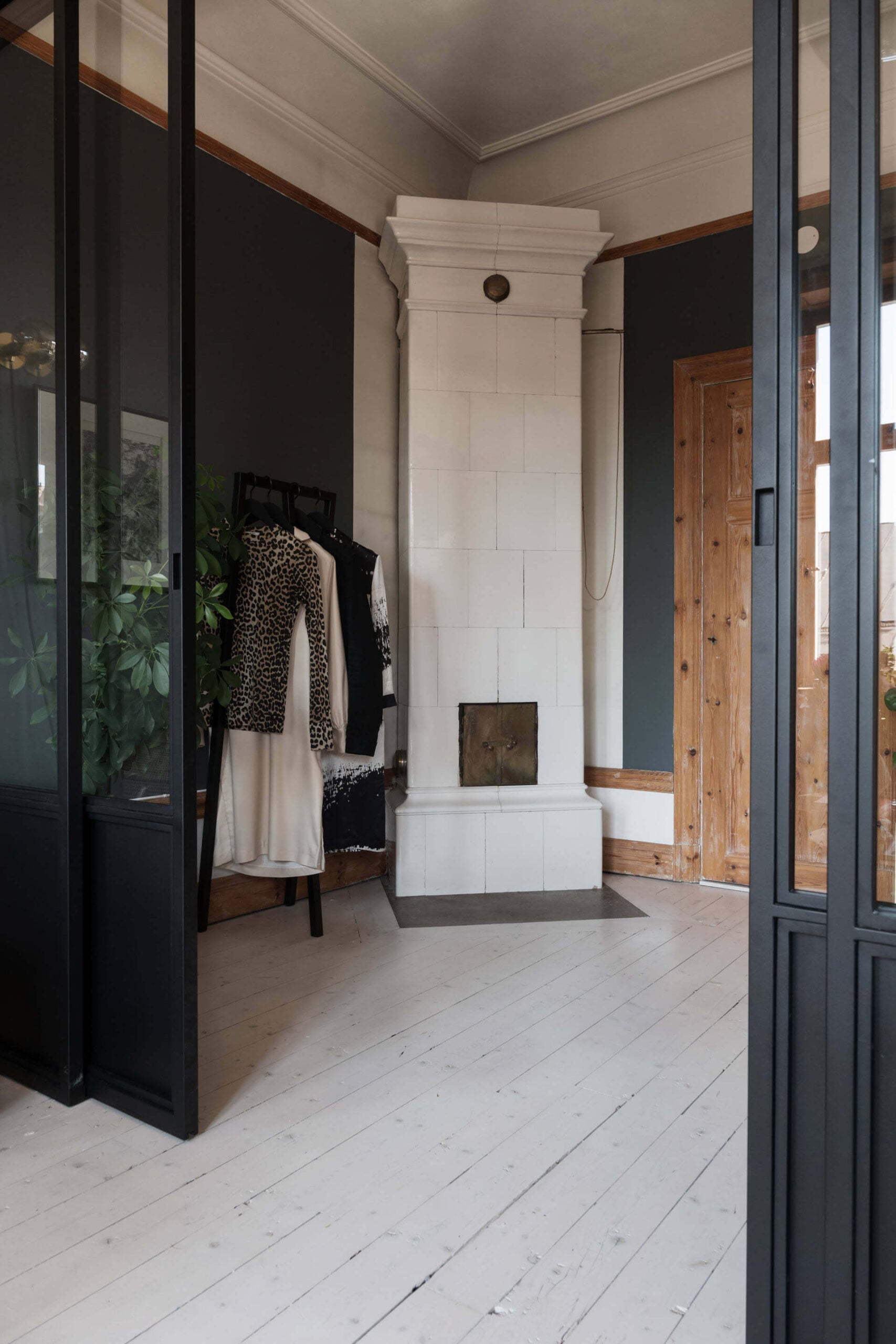 A Stylish Small Apartment Decorated in Warm Tones 4 small apartment warm tones nordroom3 scaled A Stylish Small Apartment Decorated in Warm Tones