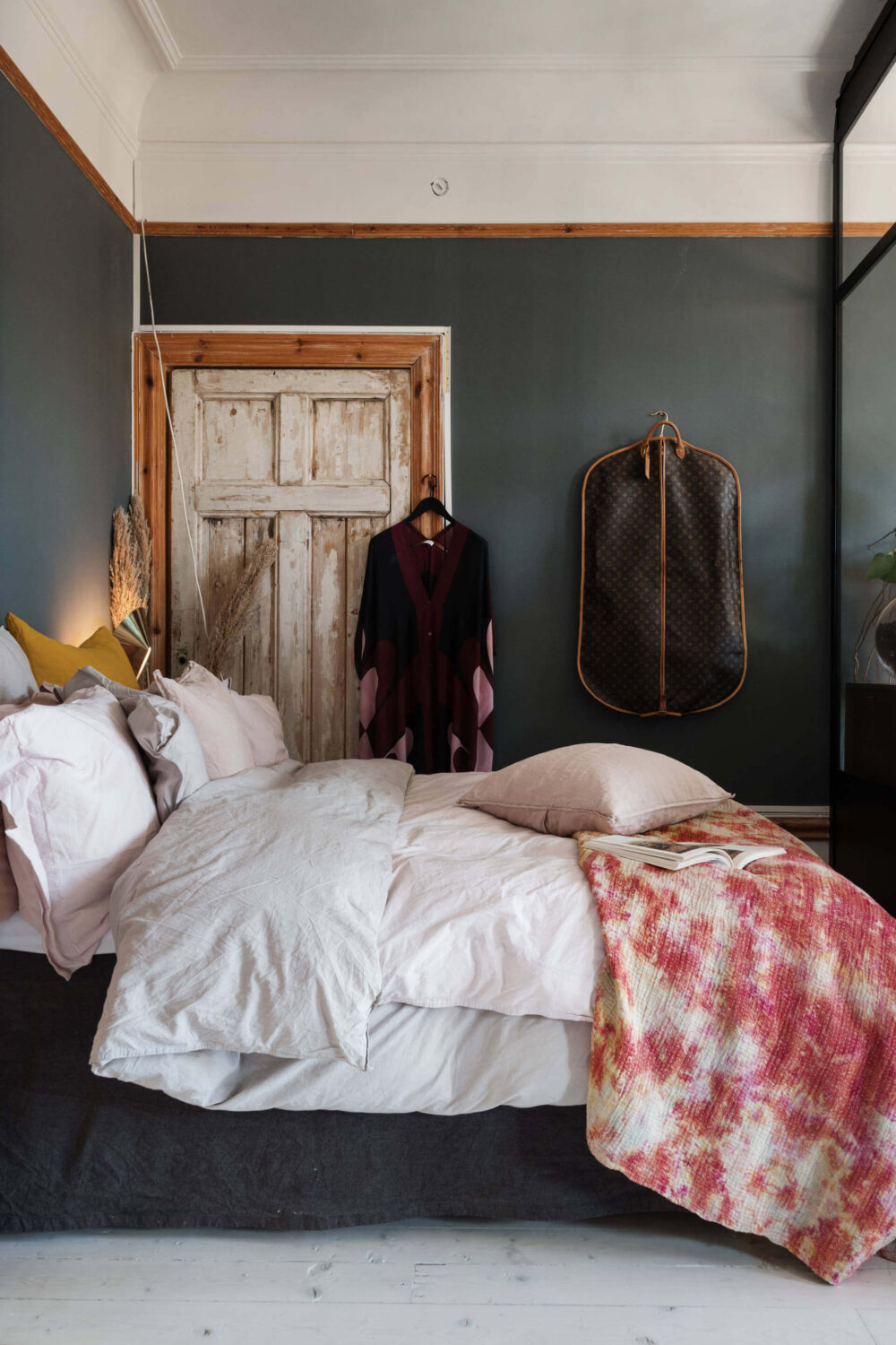 Behr Color of the Year 2024: Cracked Pepper 21 small apartment warm tones nordroom4 Behr Color of the Year 2024: Cracked Pepper