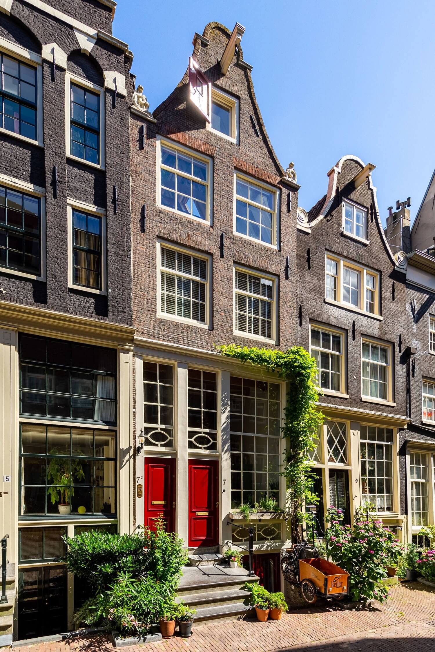 A Characteristic 17th-Century Home in Amsterdam 1 17th century townhouse amsterdam nordroom A Characteristic 17th-Century Home in Amsterdam