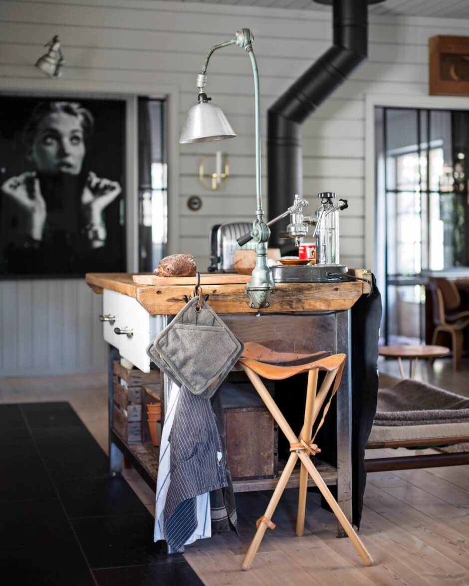 A Swedish Summerhouse Filled With Vintage Design 5 TheNordroom ASwedishSummerhouseFilledWithVintageDesign4 A Swedish Summerhouse Filled With Vintage Design
