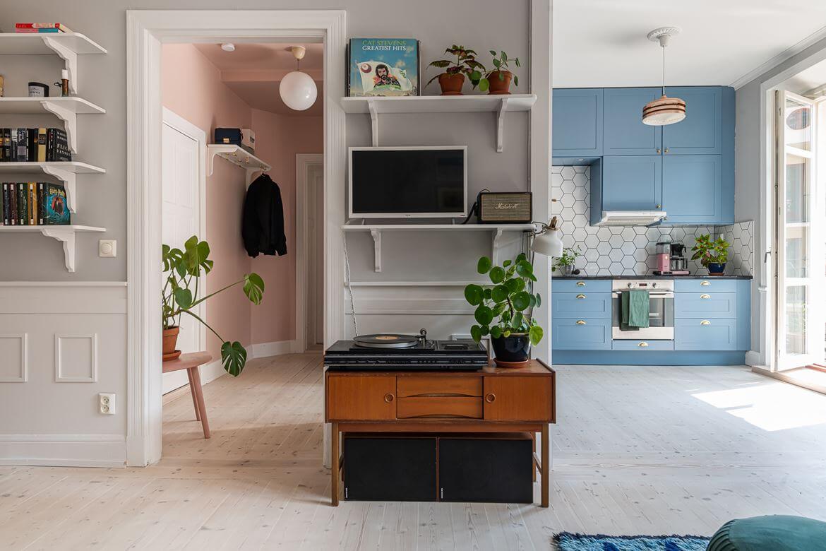 Colorful Touches and Plants in a Scandinavian Apartment 7 TheNordroom ColorfulTouchesinaScandinavianApartment6 Colorful Touches and Plants in a Scandinavian Apartment