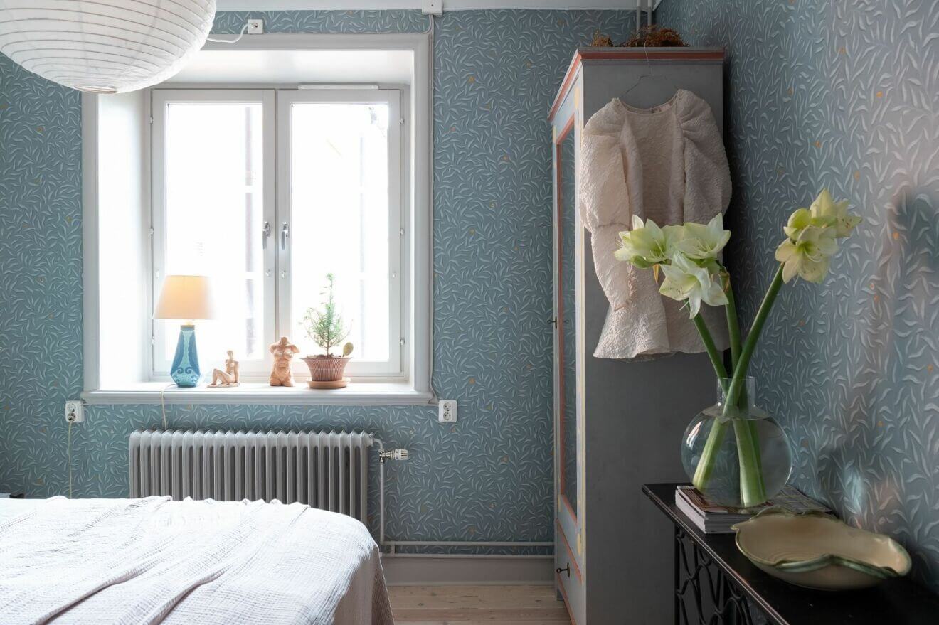 A Stockholm Apartment with Bohemian and Natural Touches 9 blue wallpaper bedroom A Stockholm Apartment with Bohemian and Natural Touches
